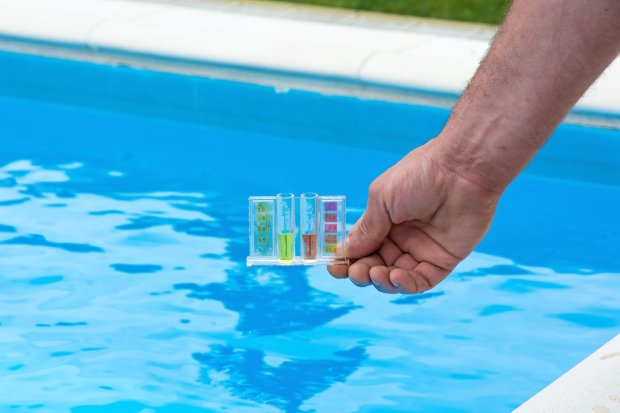 How to lower the pH level of your swimming pool