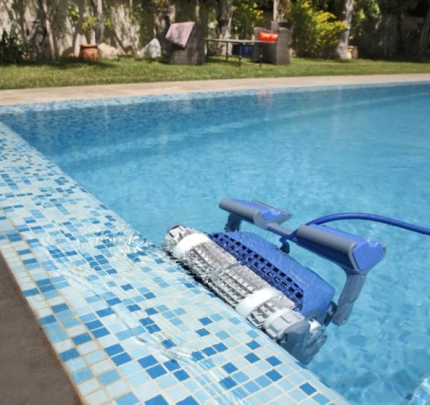 Verschil tussen M400 en M500What is the difference between a Dolphin M400 and M500 robotic pool cleaner?