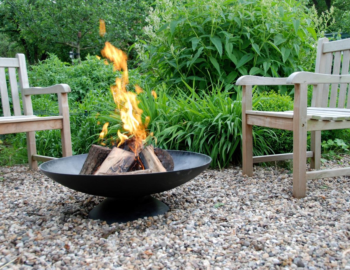 Fire bowl in cast iron