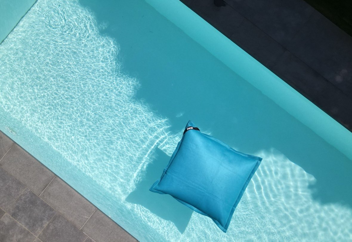 Floating beanbag turquoise