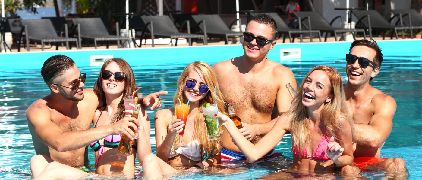 4 zomerse cocktails voor aan het zwembad