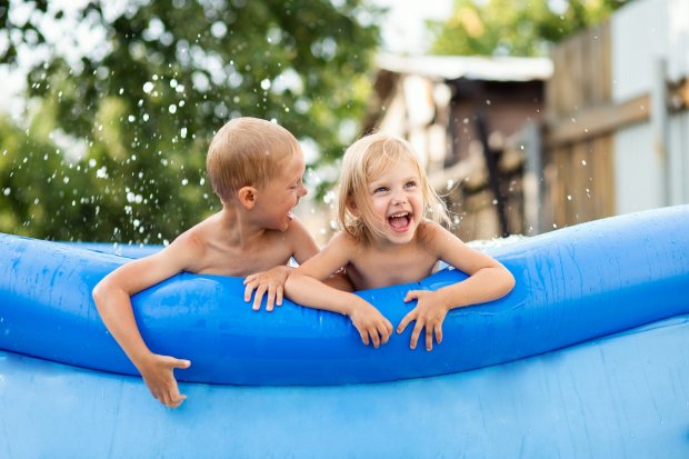 Inflatable swimming pools for children